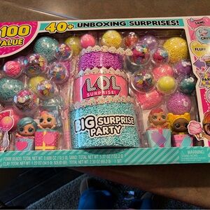 L.O.L. Surprise! Big Surprise Party Kit - Pink, Blue, Yellow, Purple